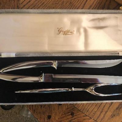 Griffon carving set