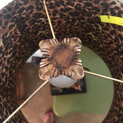 Table lamp with bird figure