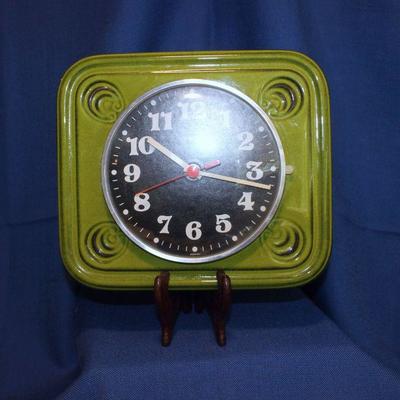 Lot 261: Vintage Ceramic Rotel Clock   $35