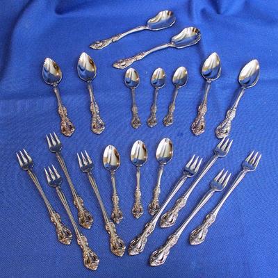 Lot 109: Oneida Michelangelo Stainless 8 Seafood Forks, 6 Demitasse Spoons, 2 Sugar Shells, 4 Fruit Spoons $80