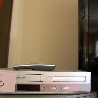 6-Phillips VHS-DVD Player 