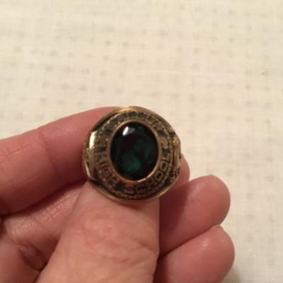 #z24.  1973 class ring, Gallup high school