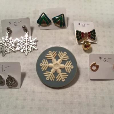 #z40.  Holiday jewelry