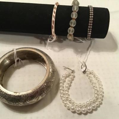 #z48.  Bracelet package â€“ include silver bangle