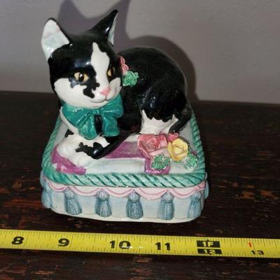 Cat Rotating Music Box