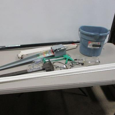 Lot 256 - Hose - Grabbit 18 Foot Pole - Mail Box Post Holder