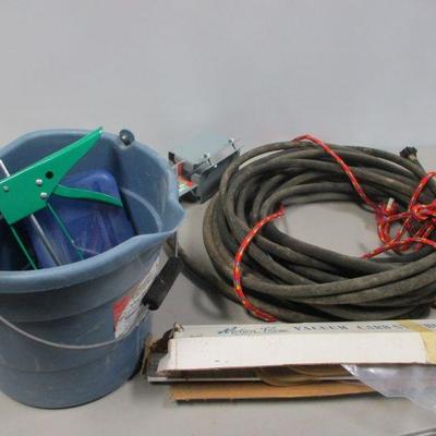 Lot 256 - Hose - Grabbit 18 Foot Pole - Mail Box Post Holder