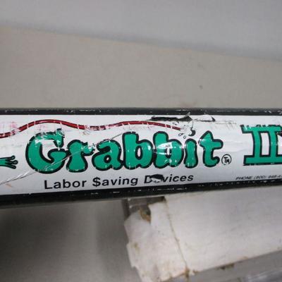 Lot 256 - Hose - Grabbit 18 Foot Pole - Mail Box Post Holder