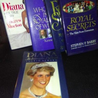 Book lot of Royal Family - 5 titles