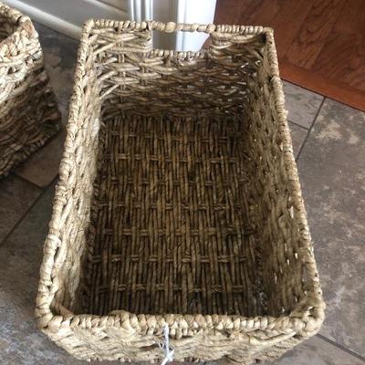 Set of two baskets. 