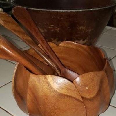 #25 wooden salad bowl with implements