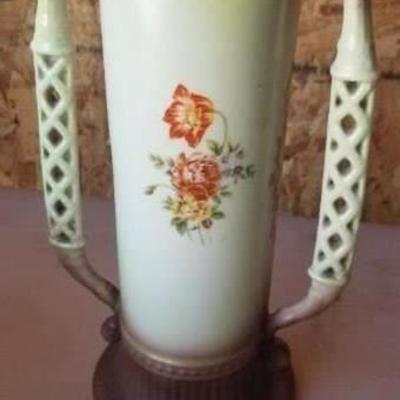 #67 Pretty vintage handpainted vase