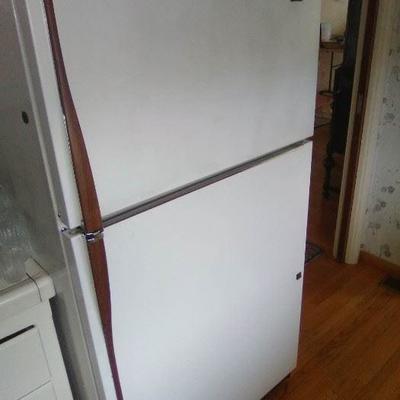 #69 working refrigerator