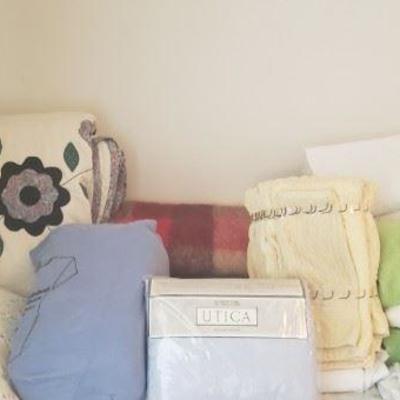 #70 Assorted sheet sets 