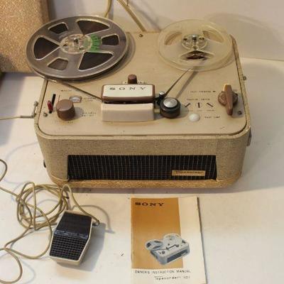 P28-Vintage Sony Tape Recorder Real to Reel w/ Microphone and Lot Reels