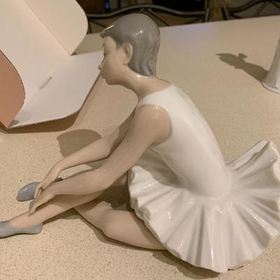 Lladro #0151 with Box. SEATED BALLERINA STRETCHING