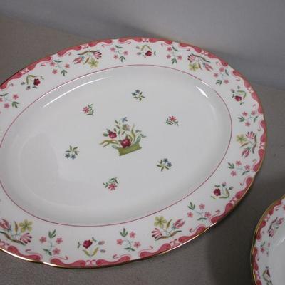Wedgwood - Diverses pièces de vaisselle - Faïence