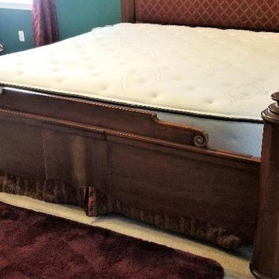 Lot #1 Gorgeous KING bed with luxury Beauty Rest (like new) mattress set - Comforter set, too!