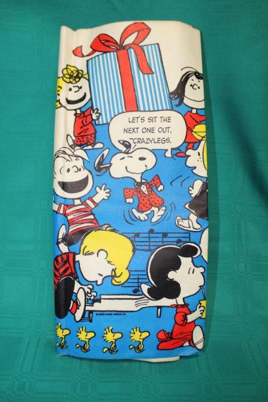 Snoopy and the Peanuts Gang Vintage Paper Tablecloth