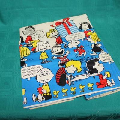Snoopy and the Peanuts Gang Vintage Paper Tablecloth