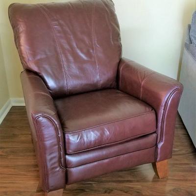 Lot #16  Super Nice Leather Lazy Boy Push-Back Recliner/Club Chair