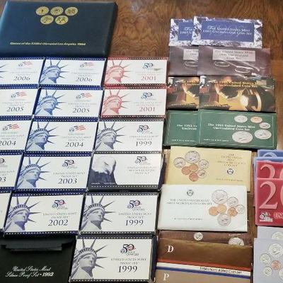 #105 Lot of Collectible Uncirculated coin sets 1984 to 2006 - 37 sets
