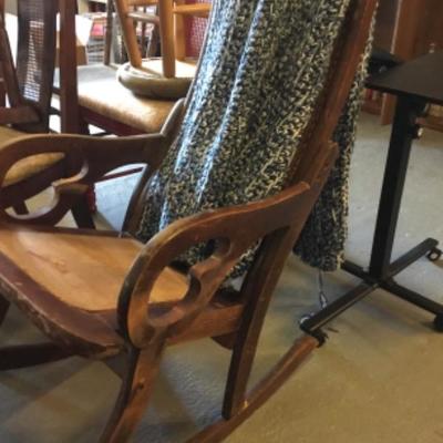Wooden rocking chair with crocheted afghan lot 1115