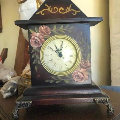 Small mantle clock 