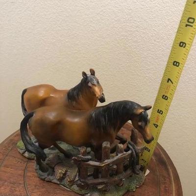 Horse statue 