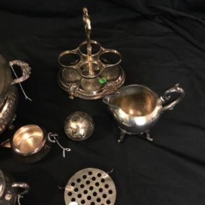 Assorted silver serving pieces lot 1122