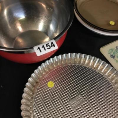 Assorted kitchen bowls, pie  plates, cutting boards Lot 1154