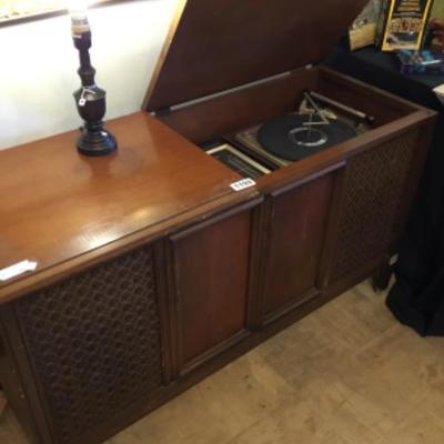 Penncrest Stereophonic Record player in cabinet (works) Lot 1192