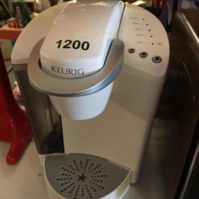 Keurig coffee maker powers up Lot 1200