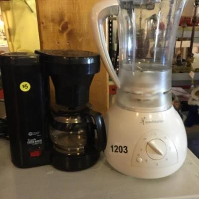 2 cup coffee maker and toast master blender Lot 1203