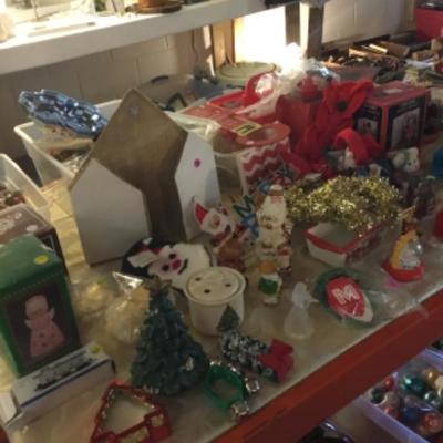Entire shelf of Christmas decorations Lot 1218