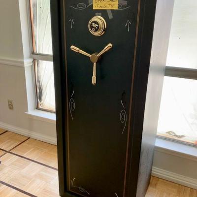 Lot 40 Upright gun safe