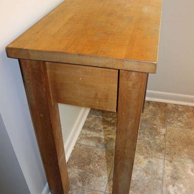Lot 401: Beech 2-Drawer Kitchen Table