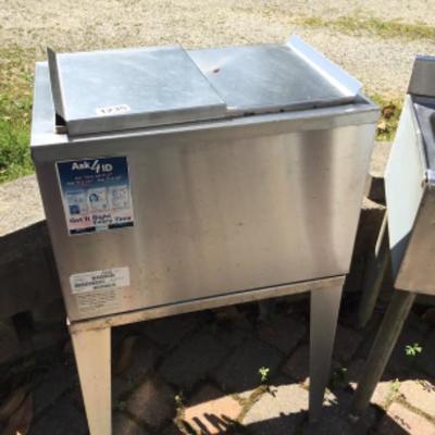 Commercial ice chest Lot 1235
