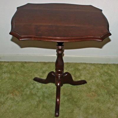 Lot 424: Reproduction Side table