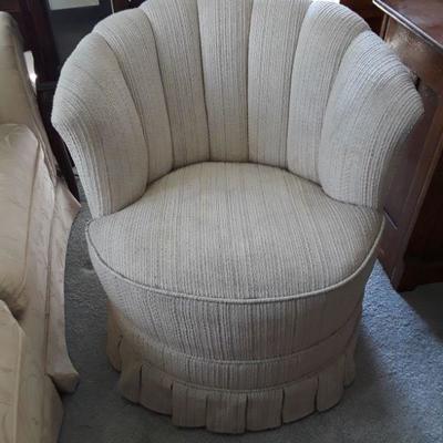 Small White Tufted Barrel Chair *NO RESERVE*
