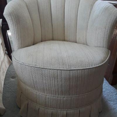 Small White Tufted Barrel Chair *NO RESERVE*