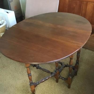 B3-106 Vintage drop leaf gateleg table