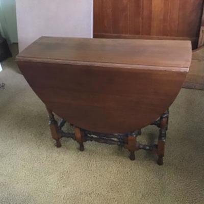 B3-106 Vintage drop leaf gateleg table