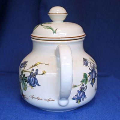 Lot 23: Villeroy and Boch Botanica Teapot