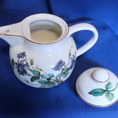 Lot 23: Villeroy and Boch Botanica Teapot