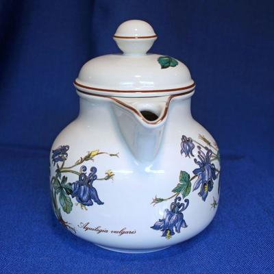 Lot 23: Villeroy and Boch Botanica Teapot