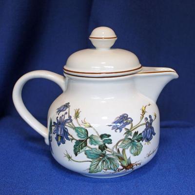 Lot 23: Villeroy and Boch Botanica Teapot