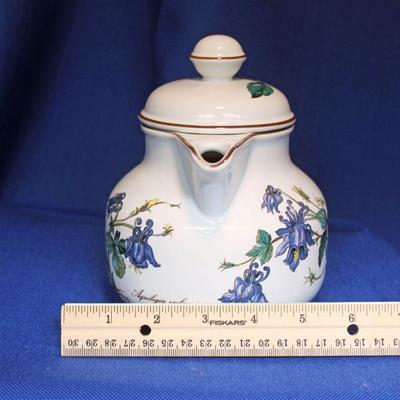 Lot 23: Villeroy and Boch Botanica Teapot