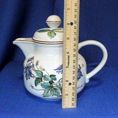 Lot 23: Villeroy and Boch Botanica Teapot