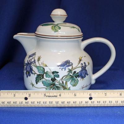 Lot 23: Villeroy and Boch Botanica Teapot